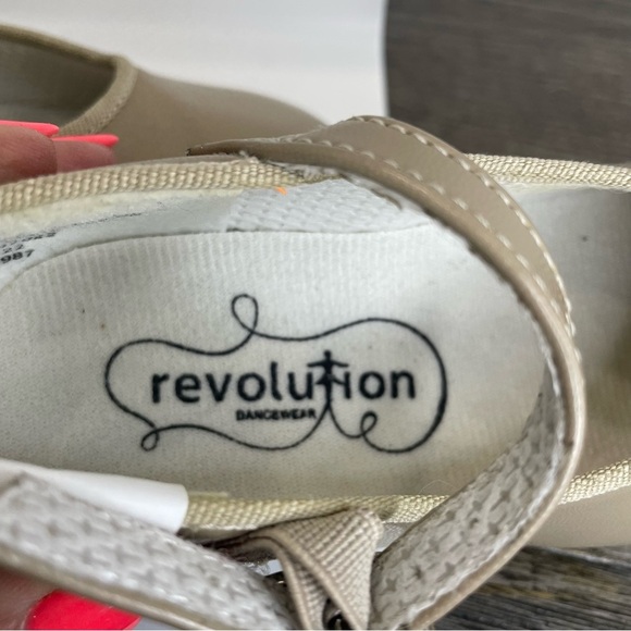 Revolution Dancewear Tan Tap Shoes. Size 11.5 girls. Pre-owned. - Picture 7 of 10